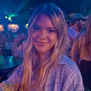 Meet your Posher, Olivia